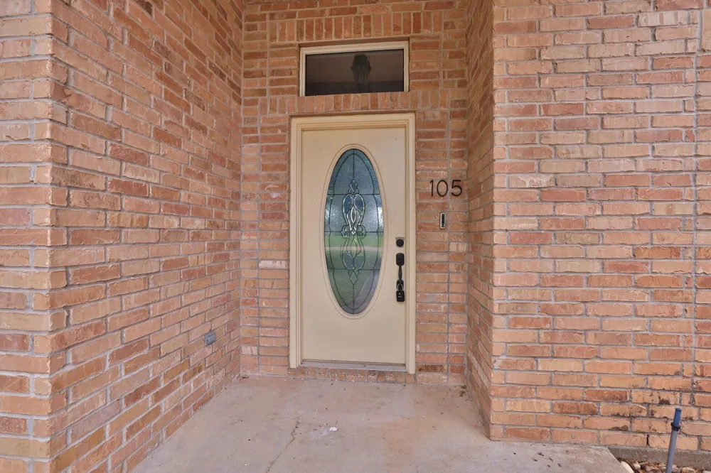 105 Lawrence Marshall Dr Hempstead, TX 77445