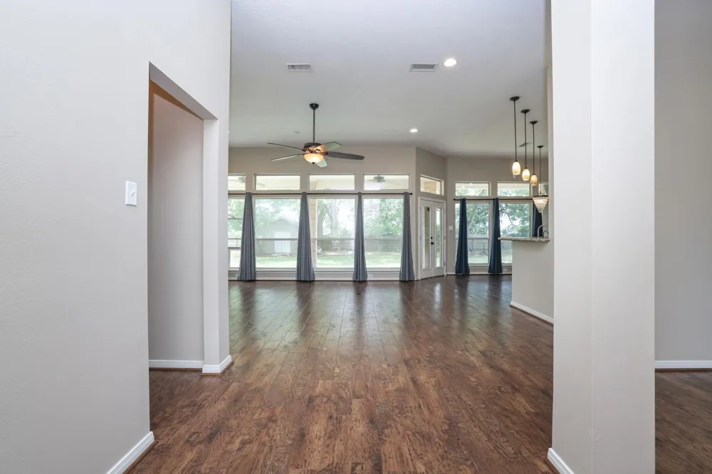 105 Lawrence Marshall Dr Hempstead, TX 77445