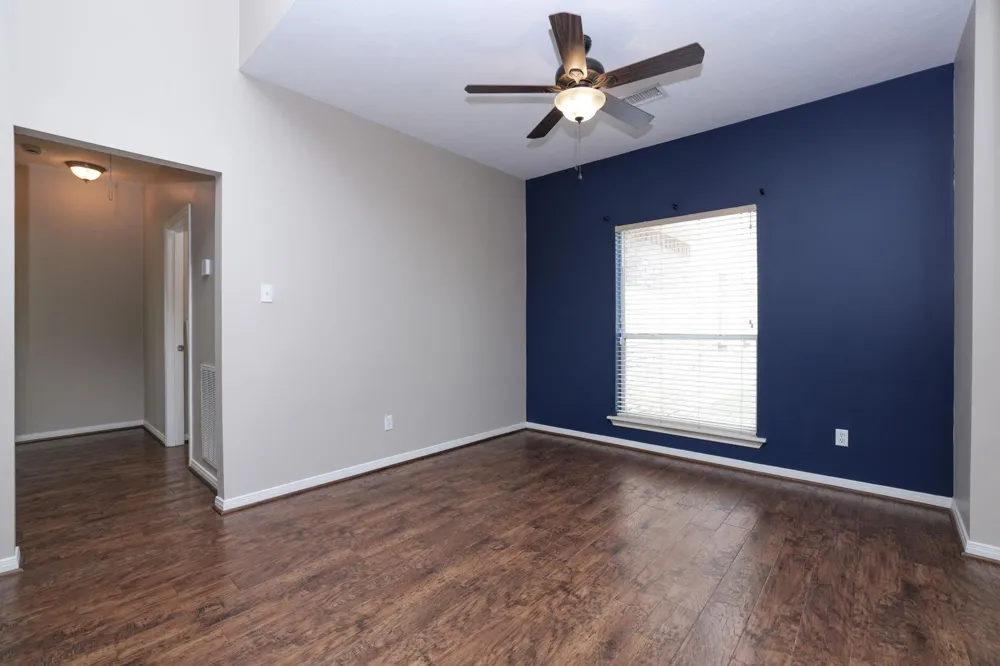 105 Lawrence Marshall Dr Hempstead, TX 77445