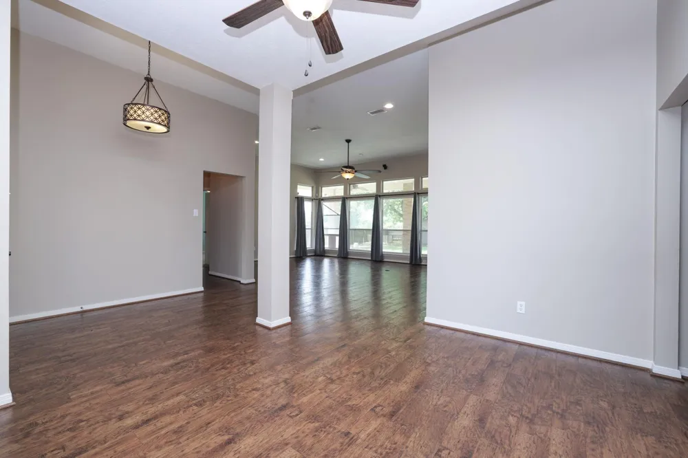 105 Lawrence Marshall Dr Hempstead, TX 77445
