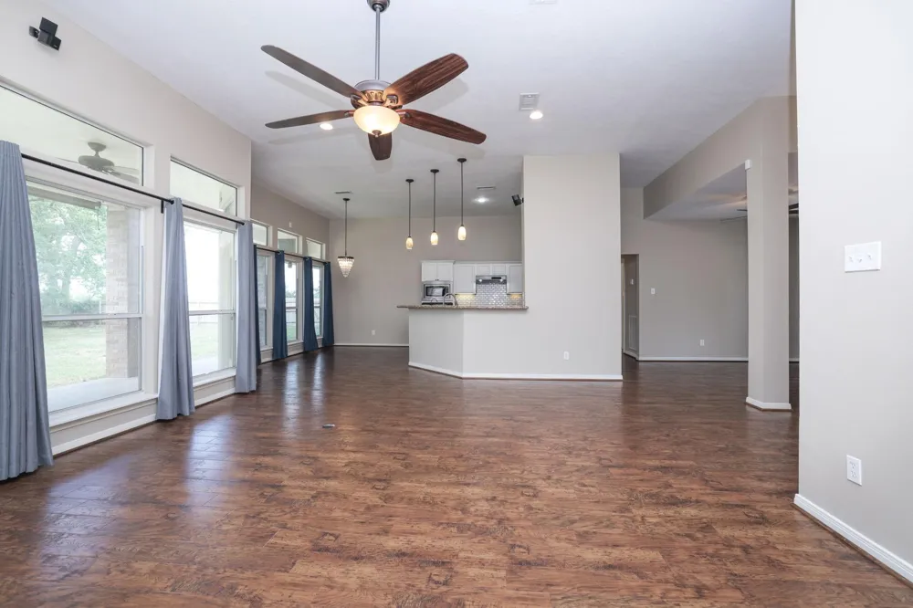 105 Lawrence Marshall Dr Hempstead, TX 77445