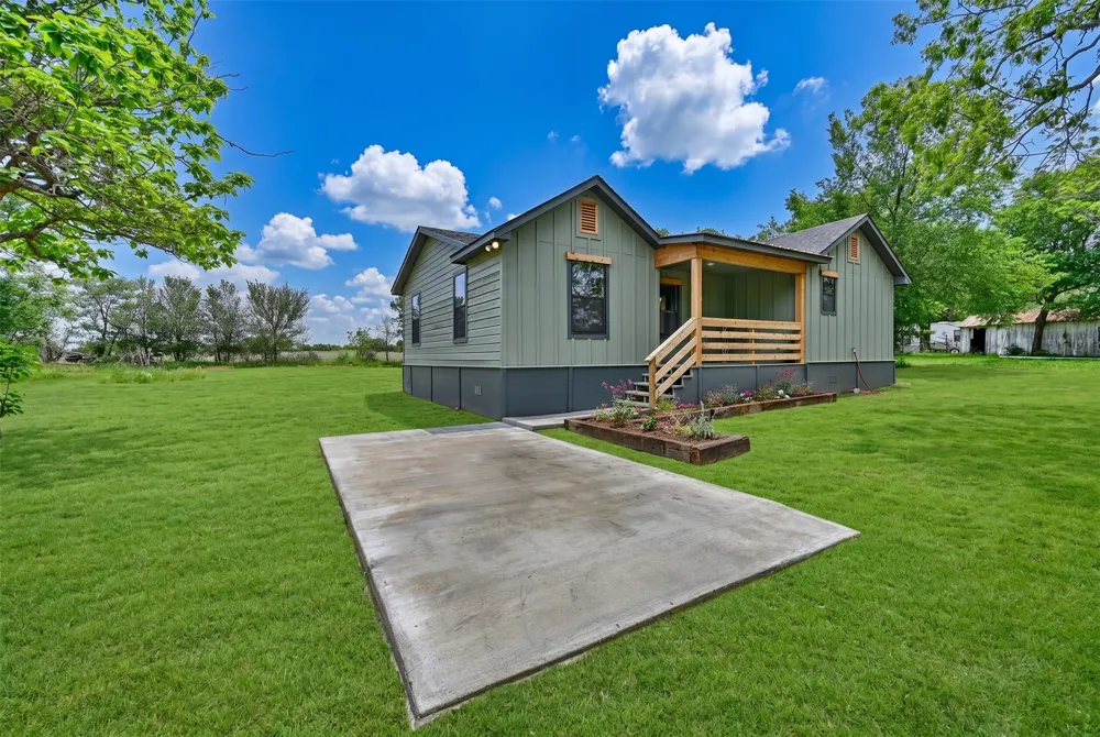 700 Rice Street Rockdale, TX 76567