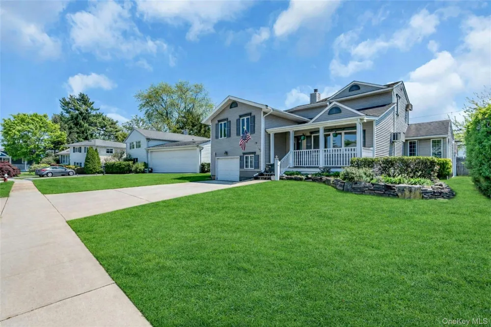 35 Peachtree Lane Hicksville, NY 11801