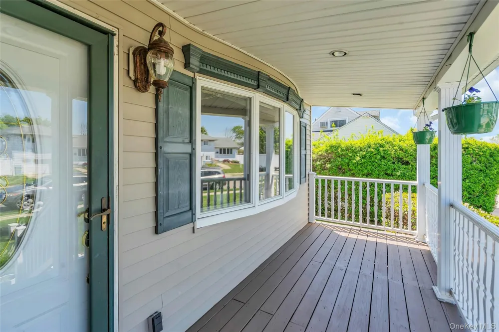 35 Peachtree Lane Hicksville, NY 11801