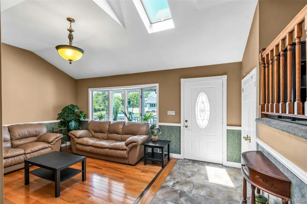 35 Peachtree Lane Hicksville, NY 11801