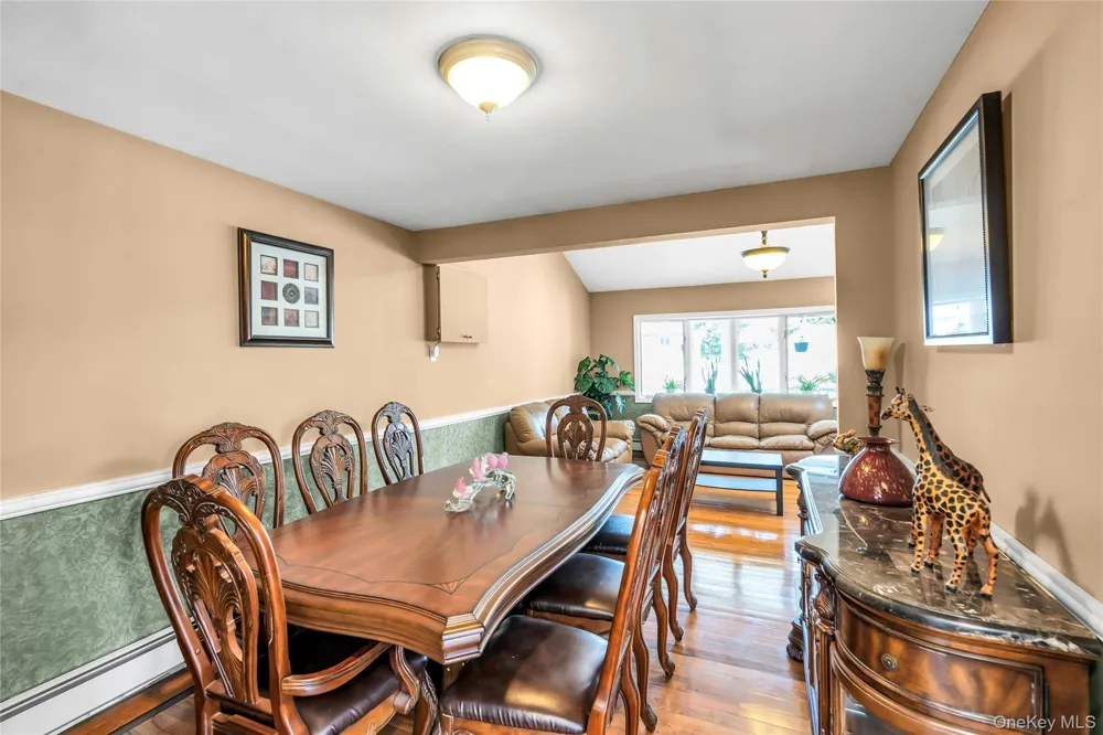 35 Peachtree Lane Hicksville, NY 11801