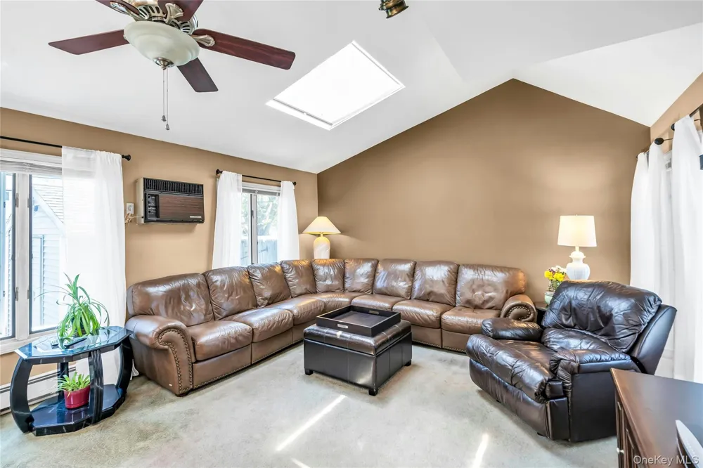 35 Peachtree Lane Hicksville, NY 11801
