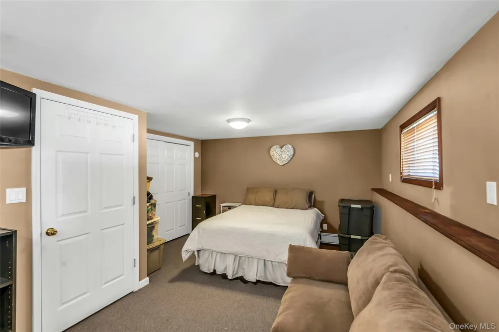 35 Peachtree Lane Hicksville, NY 11801