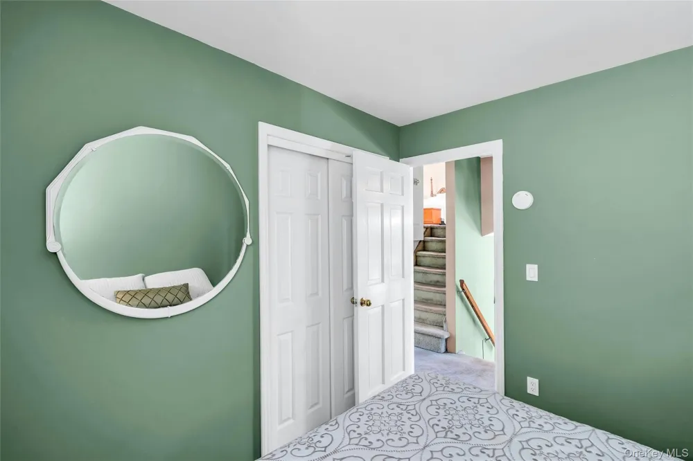 35 Peachtree Lane Hicksville, NY 11801