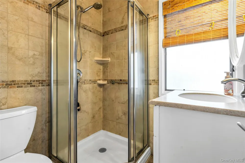 35 Peachtree Lane Hicksville, NY 11801
