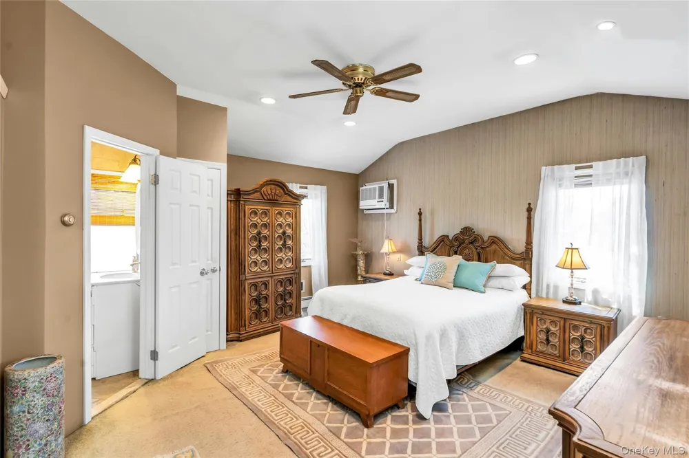 35 Peachtree Lane Hicksville, NY 11801