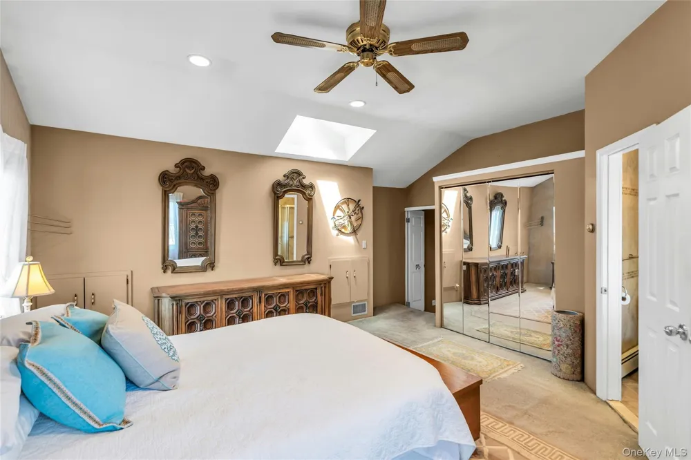 35 Peachtree Lane Hicksville, NY 11801
