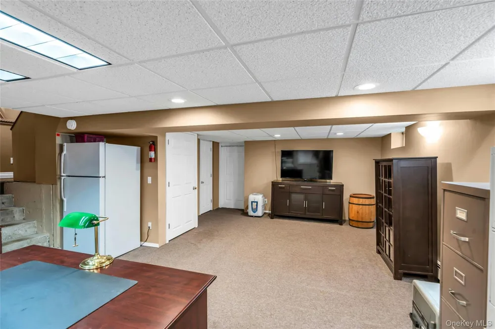 35 Peachtree Lane Hicksville, NY 11801