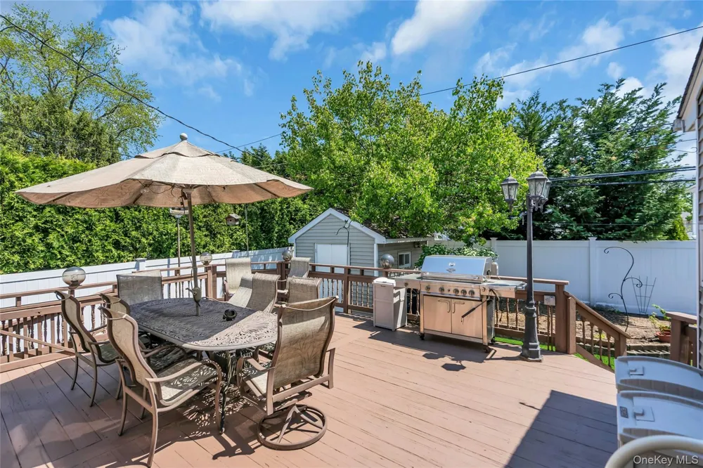 35 Peachtree Lane Hicksville, NY 11801