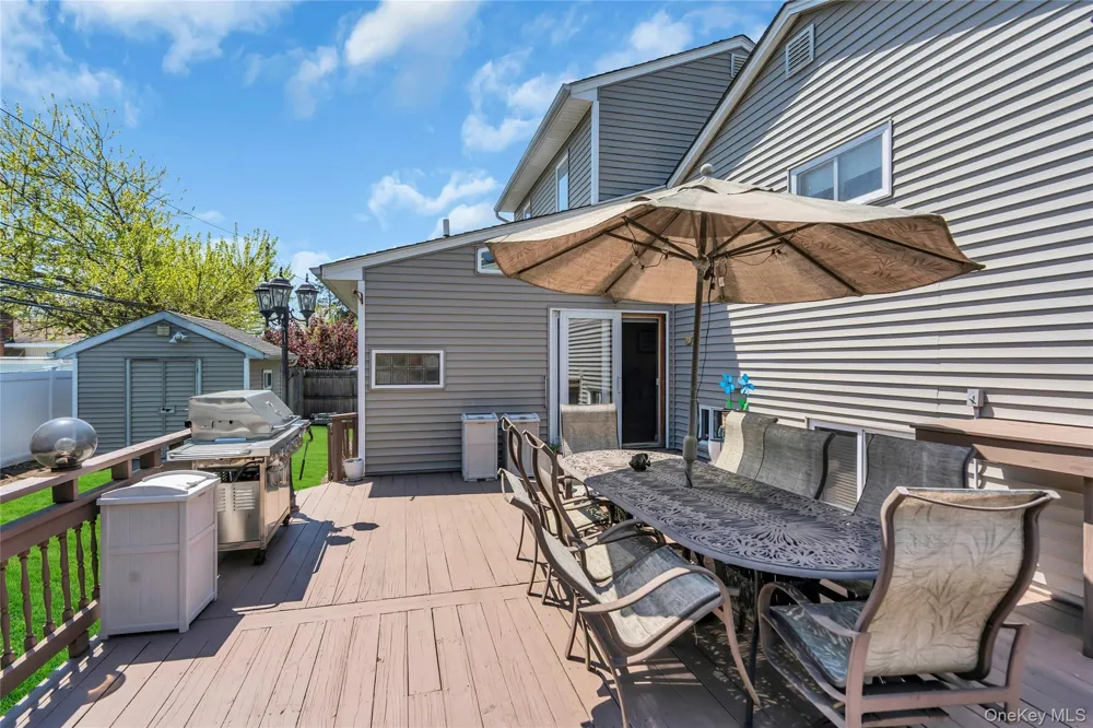 35 Peachtree Lane Hicksville, NY 11801
