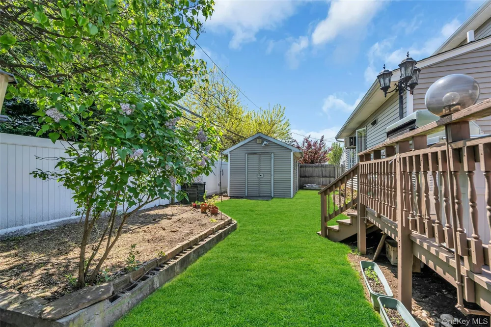35 Peachtree Lane Hicksville, NY 11801