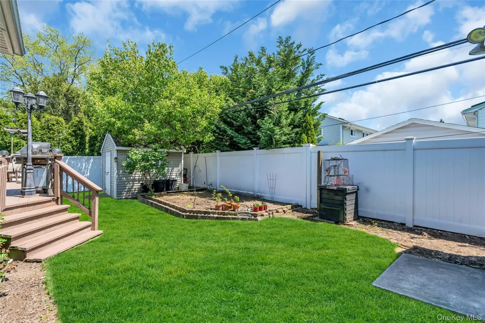 35 Peachtree Lane Hicksville, NY 11801