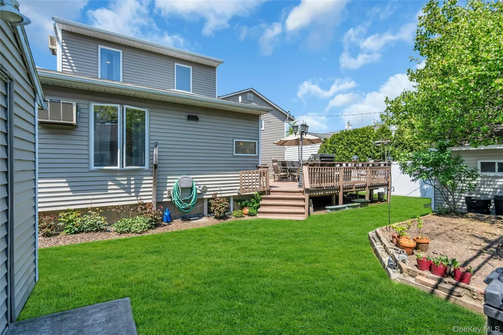 35 Peachtree Lane Hicksville, NY 11801