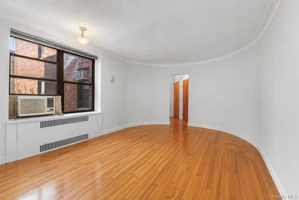 290 Sixth Avenue #4E New York (Manhattan), NY 10014