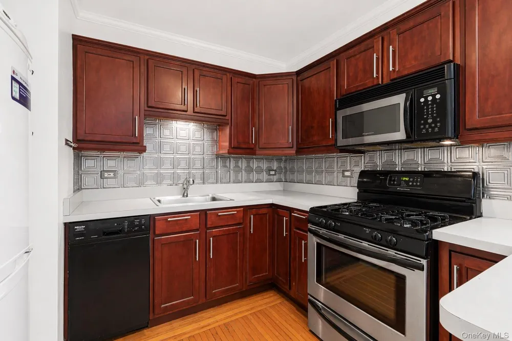290 Sixth Avenue #4E New York (Manhattan), NY 10014