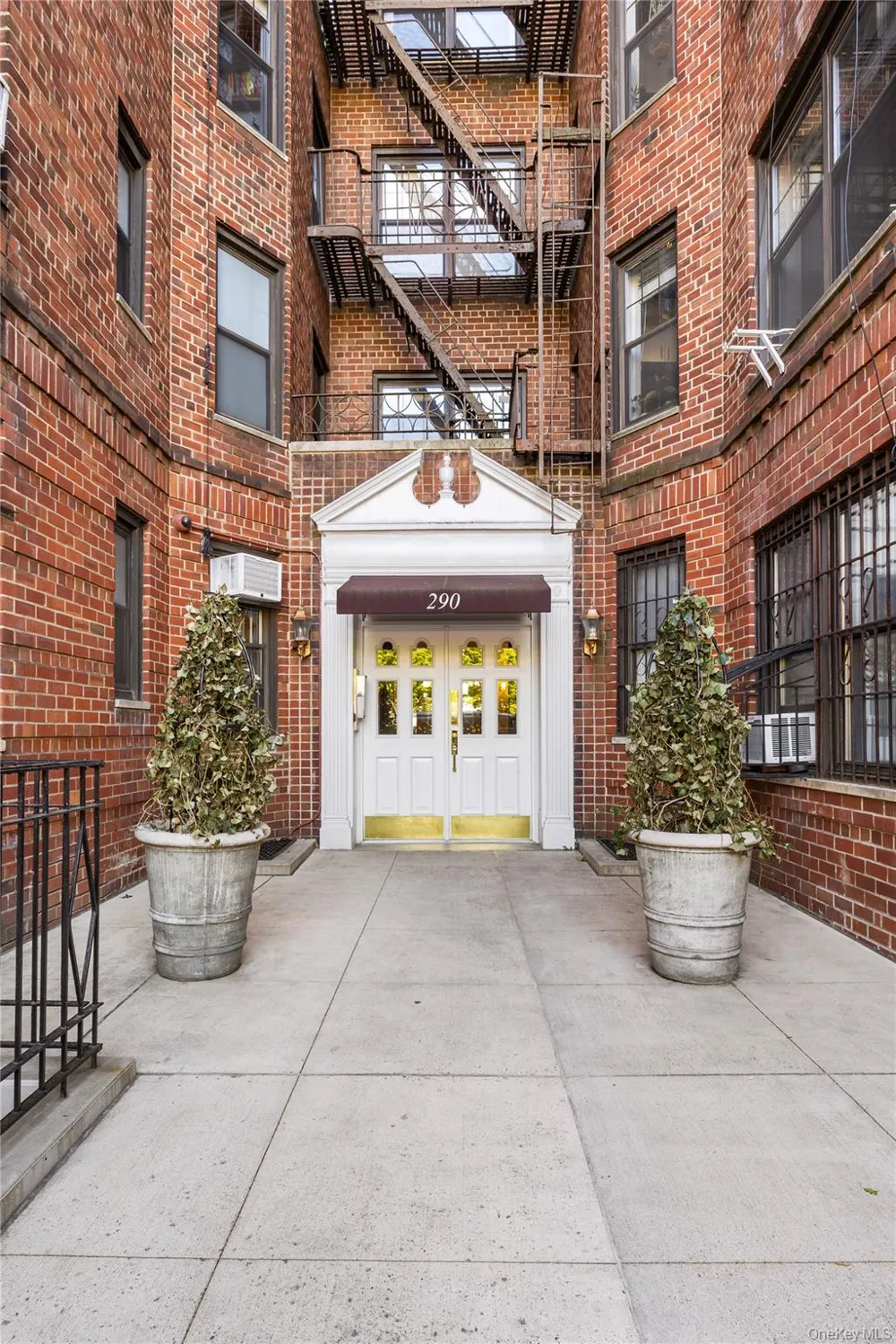 290 Sixth Avenue #4E New York (Manhattan), NY 10014