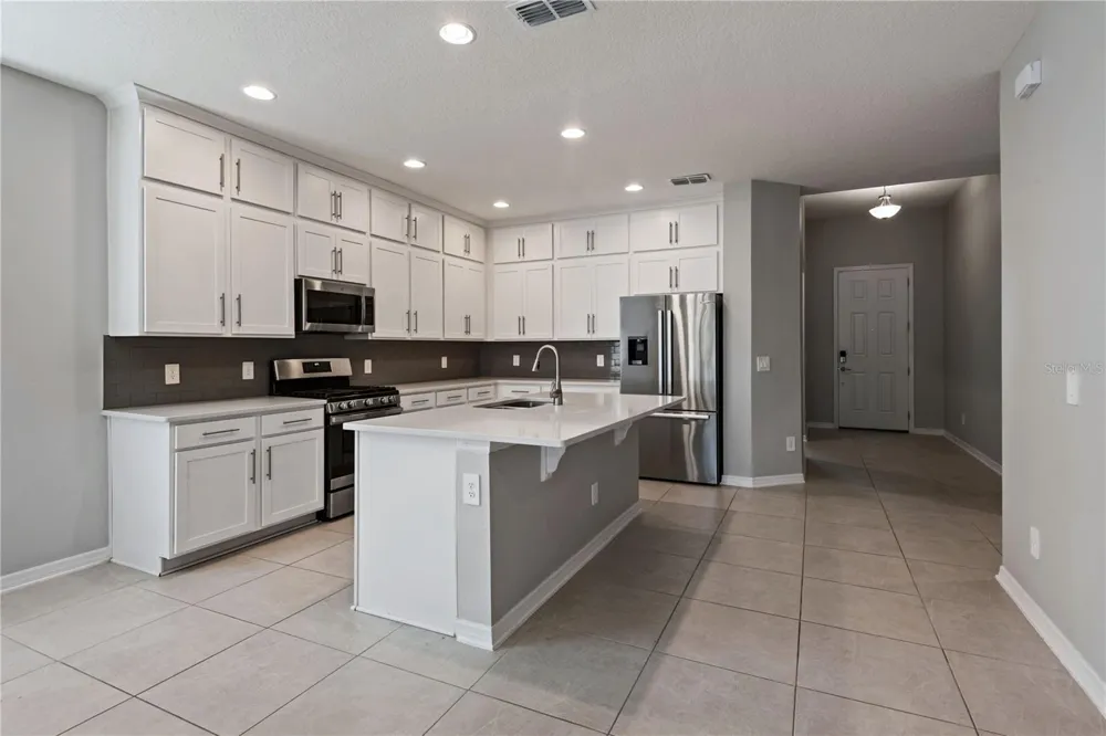 2017 BOSS HEWETT STREET Oakland, FL 34787