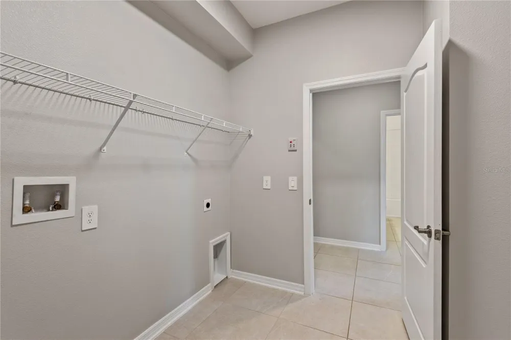 2017 BOSS HEWETT STREET Oakland, FL 34787