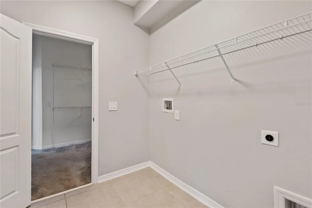 2017 BOSS HEWETT STREET Oakland, FL 34787
