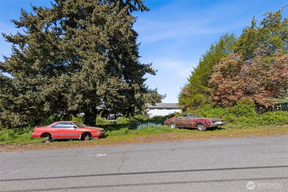 15439 9th Avenue SW Burien, WA 98166