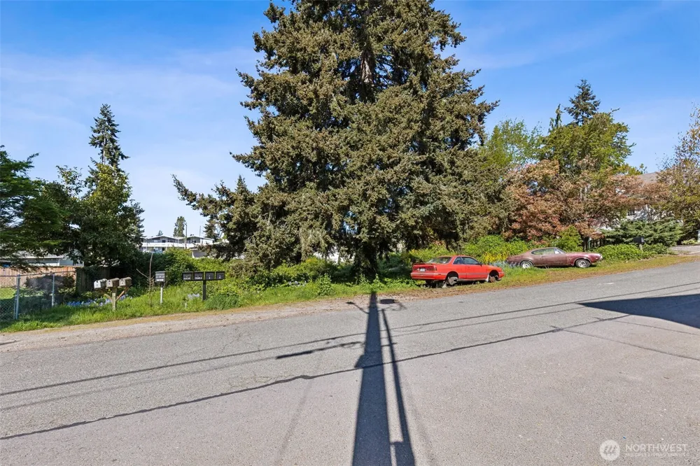 15439 9th Avenue SW Burien, WA 98166