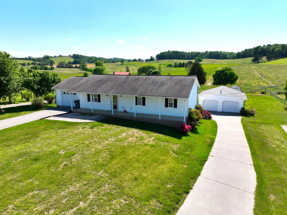 1691 Mullins Rd Russellville, TN 37860