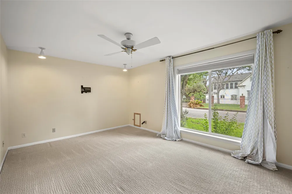 315 E Fannin Street La Grange, TX 78945