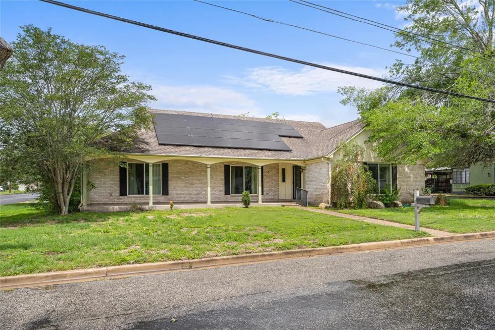 315 E Fannin Street La Grange, TX 78945