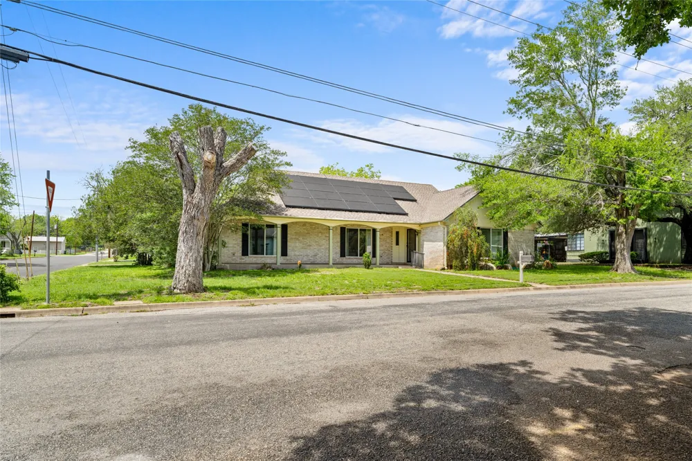 315 E Fannin Street La Grange, TX 78945