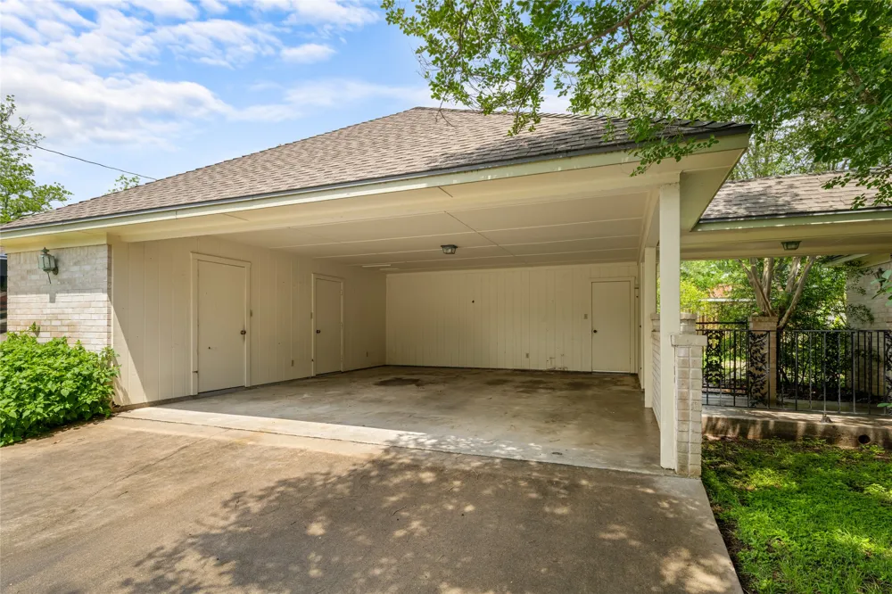 315 E Fannin Street La Grange, TX 78945