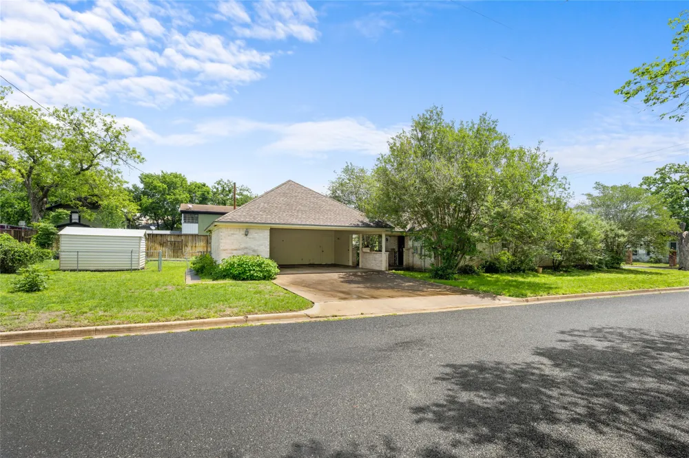 315 E Fannin Street La Grange, TX 78945