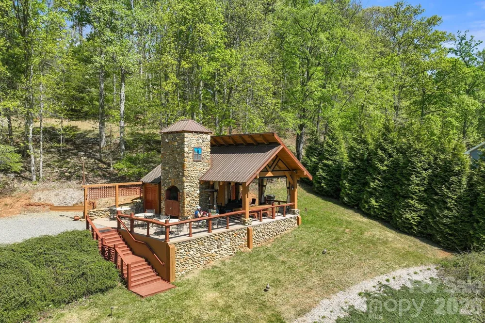 404 Amanda Drive Mars Hill, NC 28754