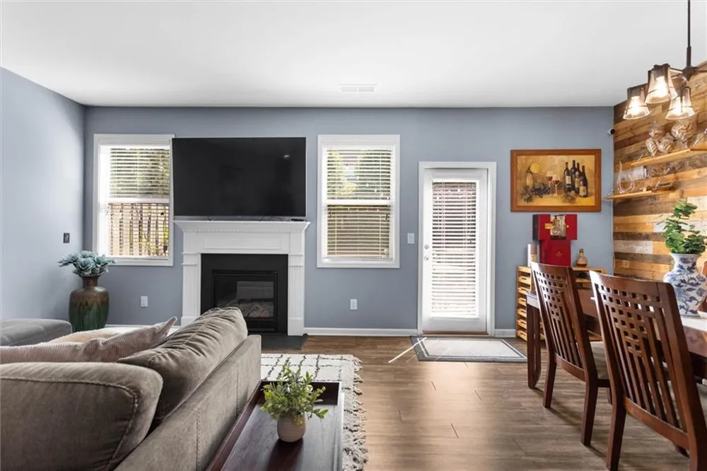 222 Bobbie Way Woodstock, GA 30189
