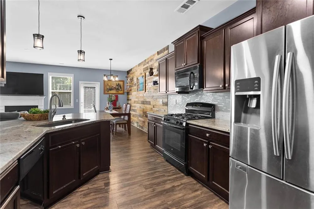 222 Bobbie Way Woodstock, GA 30189