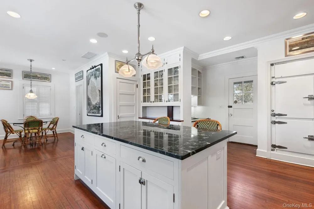36 Revolutionary Road Briarcliff Manor, NY 10510