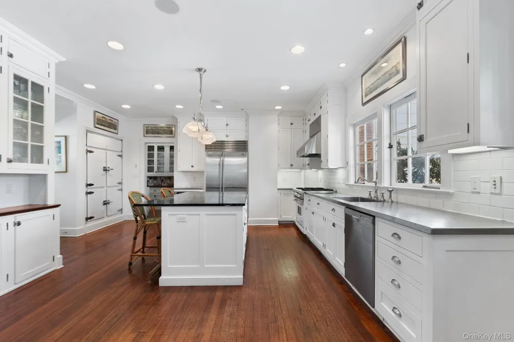 36 Revolutionary Road Briarcliff Manor, NY 10510