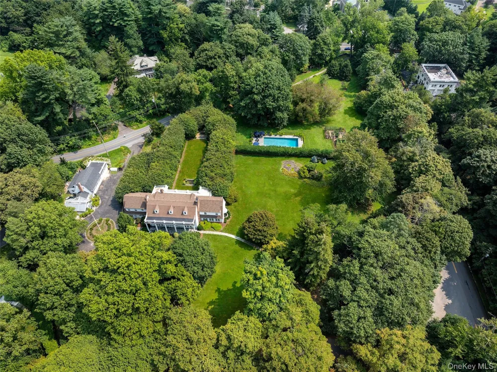 36 Revolutionary Road Briarcliff Manor, NY 10510