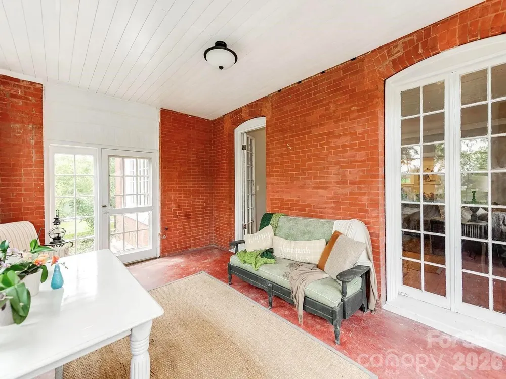 128 W End Street Chester, SC 29706