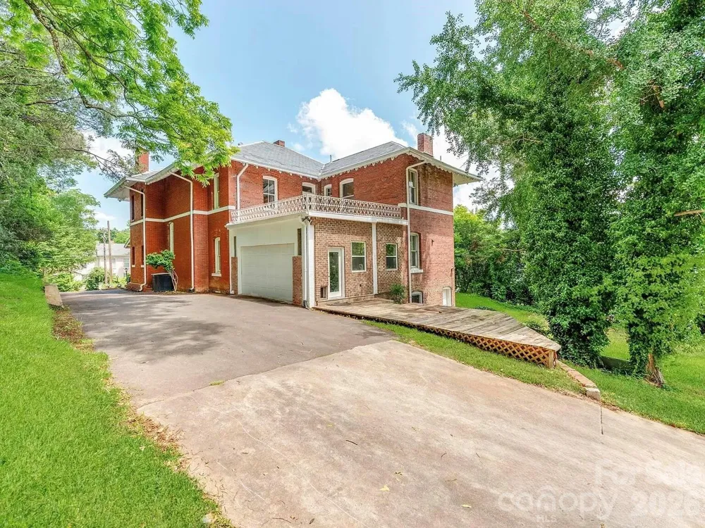 128 W End Street Chester, SC 29706