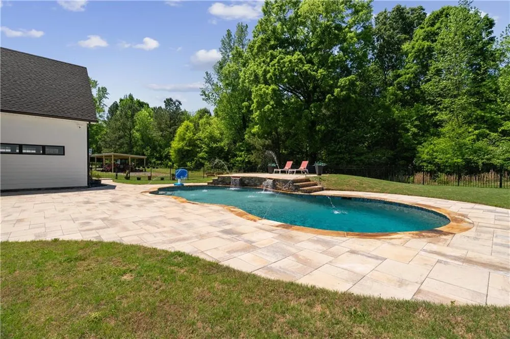 876 Cline Road Resaca, GA 30735