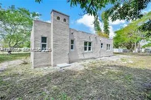 1301 Sharar Ave Opa-Locka, FL 33054