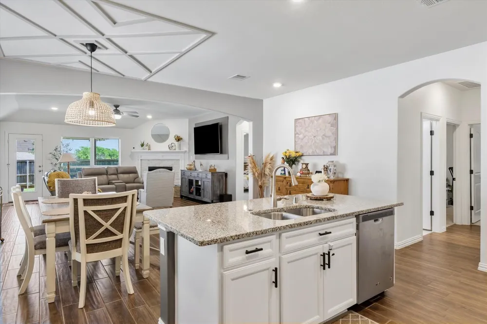 1284 Binfield Drive Forney, TX 75126