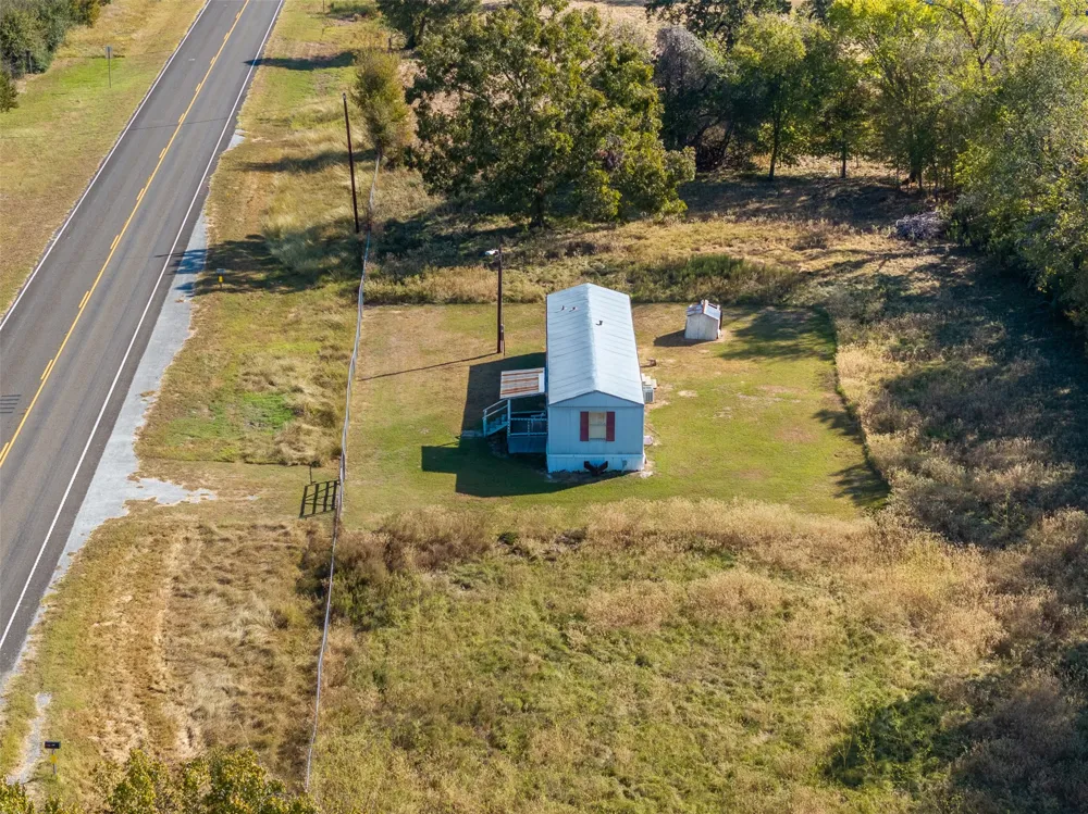 3211 FM 3403 Lincoln, TX 78948