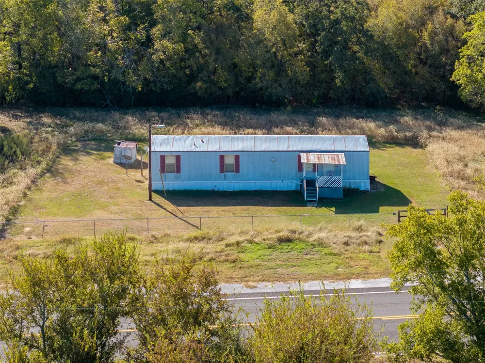 3211 FM 3403 Lincoln, TX 78948