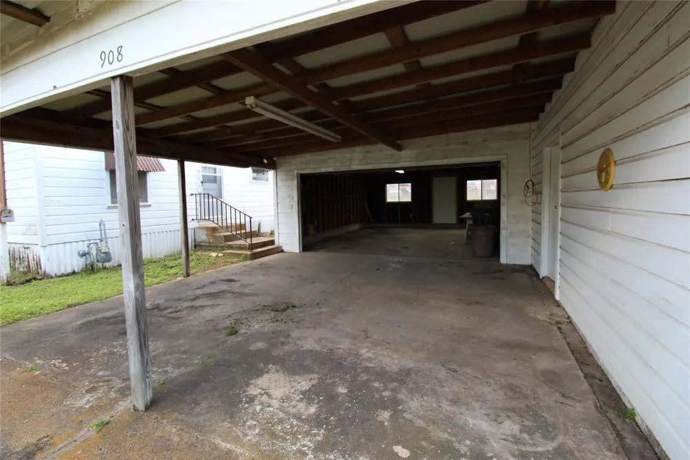 908 Paulus Street Schulenburg, TX 78956